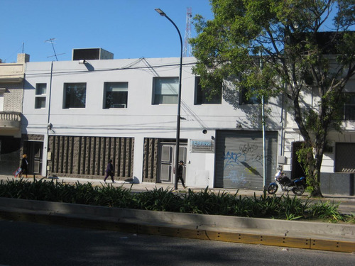 Edificio De Oficina Con Deposito