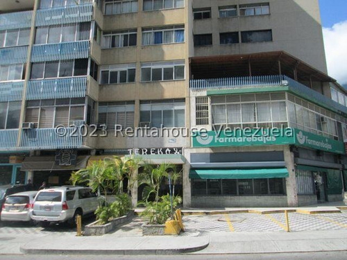 Espectacular Oficina En Alquiler Ubicada En Altamira  24-12353