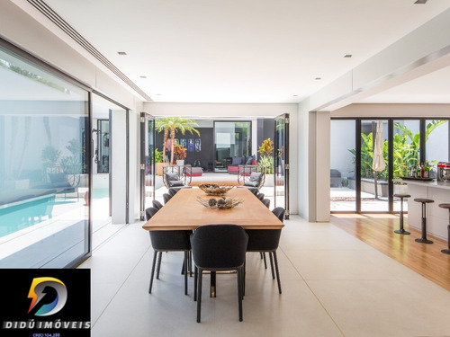 Imagem 1 de 30 de Casa Para Venda Com Projeto Do Arquiteto Leonardo Mancenido. Dispõe De Área Externa Com Paisagismo, Raia Climatizada E Salão De Jogos. - 0100969 - 69844795