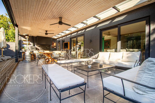 Casa En Venta De 4 Dorm. En Lo Barnechea