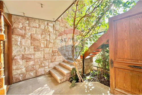 Casa Con Historia En Barrio Gran Bretaña