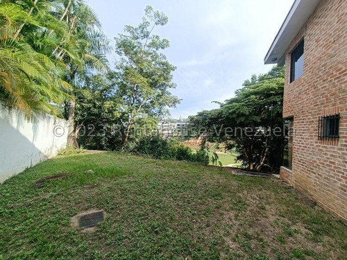 Espectacular Casa De 800 M2 De Construcción Y 1.300 M2 De Terreno, Con Vista Al Prestigioso Campo De Golf. Amplios Espacios, Todos Con Vista Al Campo De Golf, Muy Bien Distribuida, Jardines, Anexo