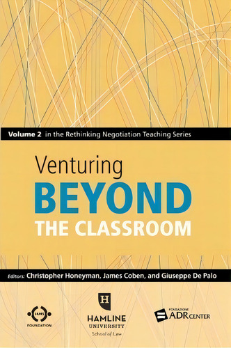 Venturing Beyond The Classroom, De Christopher Honeyman. Editorial Dri Press, Tapa Blanda En Inglés