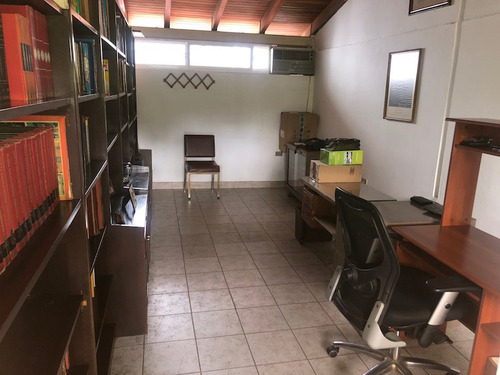Imagen 10 de 14 de Excelente Casa En Calle Cerrada .