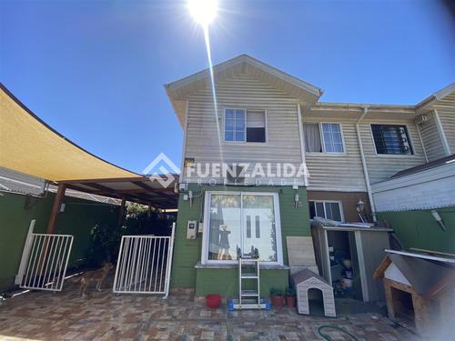 Casa En Venta De 4 Dorm. En Maipú