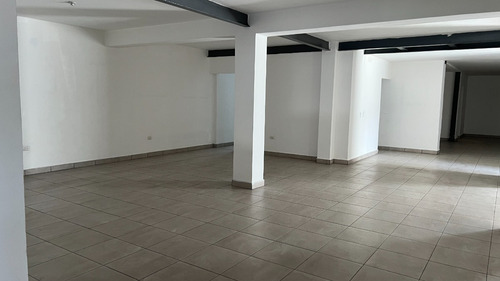 Local En Alquiler En Zona Universitaria, Santo Domingo