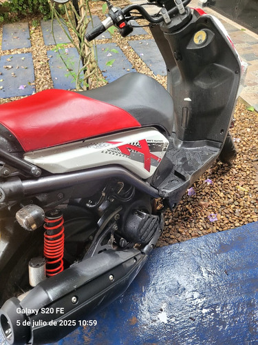 Moto Yamaha Biwis 2014 , Color Rojo Con Blanco