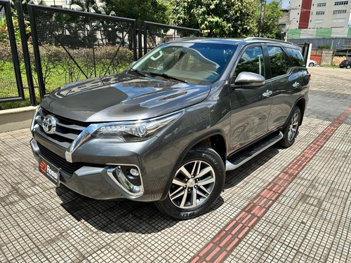 Toyota Hilux SW4 2.8 SRX 4X4 7 LUGARES 16V TURBO INTERCOOLER DIESEL 4P AUTOMÁTICO