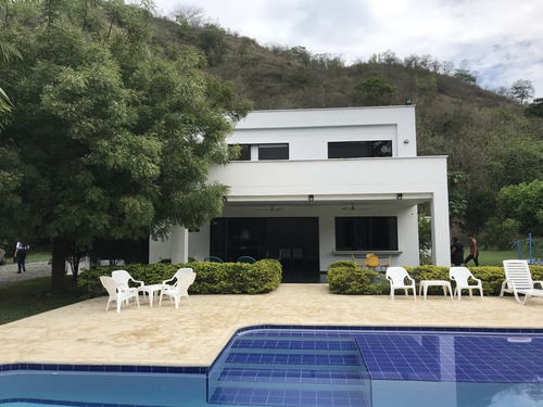 Lote De 2.700 Mts, Con Casa Construida De 448 Mts. 