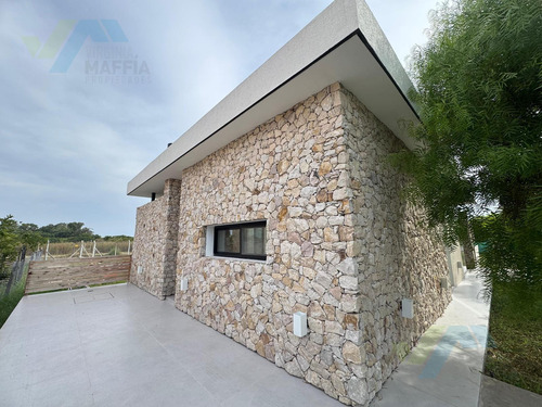 Venta De Casa Son Pileta - San Ramiro Pilar Del Este