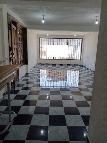 Oficina En Renta 40m2, Col. 2da Amp. Santiago Acahualtepec, Iztapalapa.
