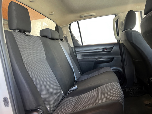 Toyota Hilux 2.7 Cabina Doble Sr Mt