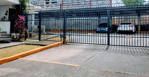 Impecable, Amplio, Frenta A El Parque Del Carmen (benito Juárez)