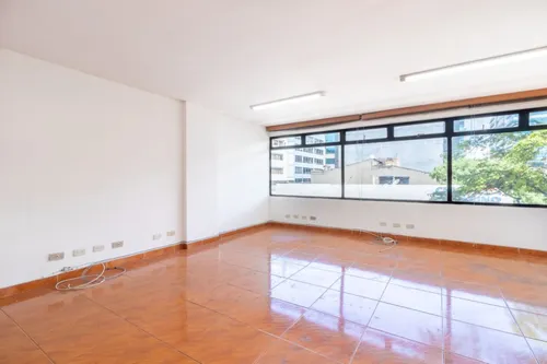 Oficina En Arriendo/venta En El Chicó. Cod V6701
