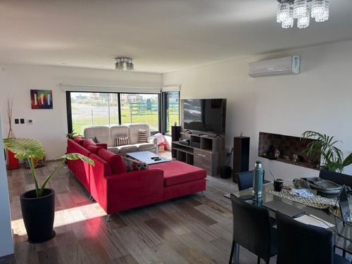 Venta - Casa Moderna Con Vista A La Laguna | Barrio Villalobos