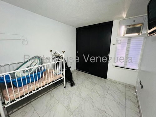 Apartamento En Venta Urb Narayola Ii, Av Intercomunal Turmero 25-10745 Hc