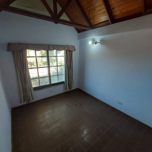 Venta. Roldan. 3 Dormitorios Piscina. Terreno Forestado De 788 M2 Permutas!!! Bajo Su Precio