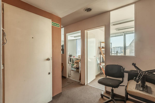 Venta Oficina Comercial Piso Entero, 8vo. Excelente Ubicación. Av. Belgrano 1400