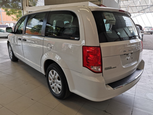 Imagen 6 de 13 de Dodge Grand Caravan 2019 3.7 Se At