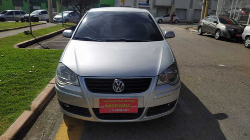 Imagem 2 de 12 de Volkswagen Polo Hatch 1.6 8v 4p 2011