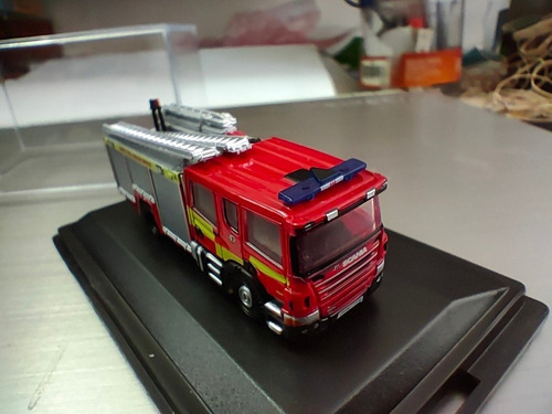 Imagen 5 de 9 de Carro Bomberos, Escala N, Oxford, Scania Pump Ladder Surrey