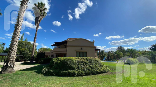 Venta De Casa De 4 Dormitorios En Campos De Roca