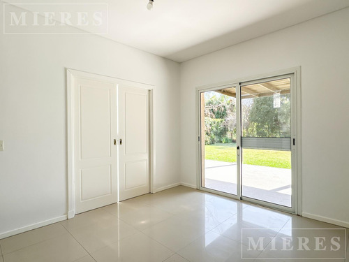 Casa En Venta Sobre Lote Interno En Los Alisos, Nordelta