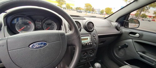 Imagen 17 de 25 de Ford Fiesta Max One Ambiente Plus Año 2012