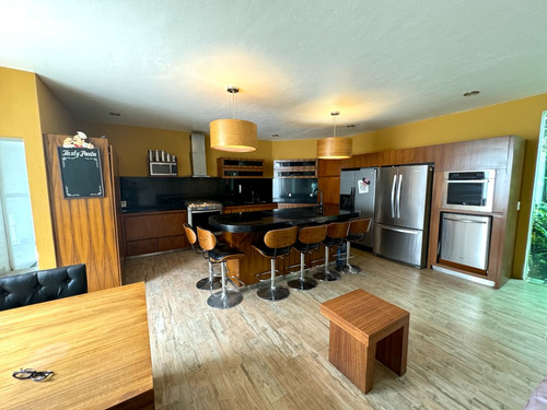 Residencia En Venta Con Alberca En Zapopan