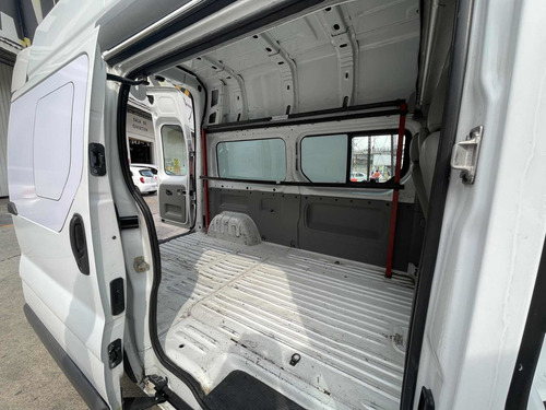 Imagen 6 de 13 de Renault Trafic 1.9 Tdi Mt 2013