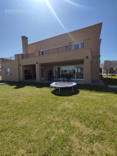 Casa En Venta Con Renta A La Laguna - El Canton