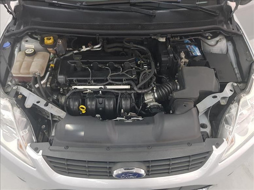 Ford Focus 2.0 Ghia Sedan 16v