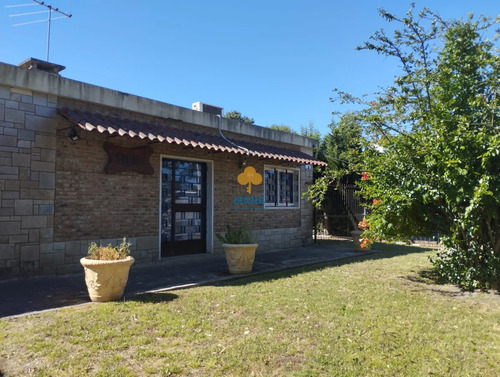 Alquiler Anual, Casa De 3 Dormitorios Con Piscina, Pinares Atlántida