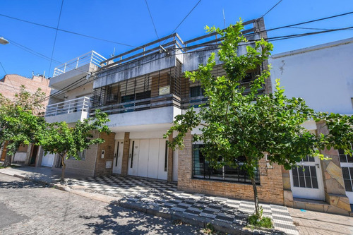 Imagen 2 de 30 de Casa En Ph Con Pasillo De 3 Dormitorios En Venta Echesortu