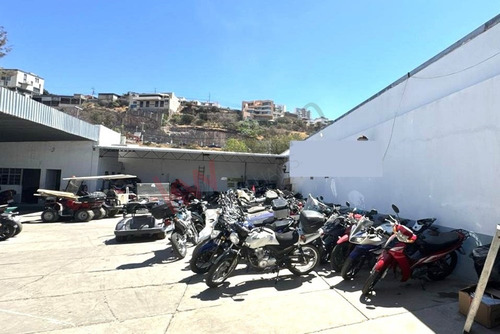 Local Comercial En Renta De 680 M2 Sobre Bernardo Quintana, Querétaro