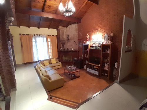 Chalet Mas Departamento En Venta. Barrio 180.