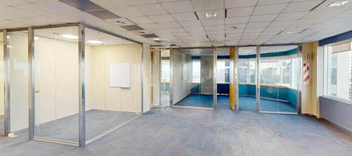 Laminar Plaza | Oficina En Impecable Estado | Excelentes Vistas - Disponibilidad Inmediata.