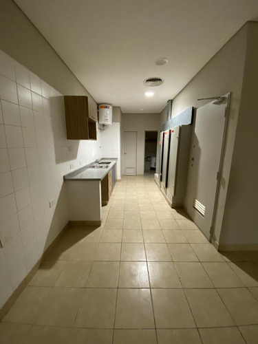 Imagen 10 de 11 de Excelente Local En Alquiler - 690 M2 - Aa Central. Impecable Estado.