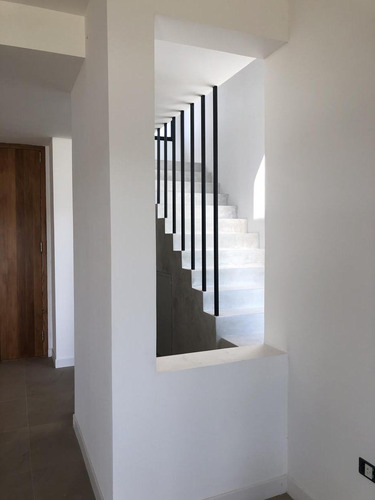 Imagen 10 de 30 de Casa En Venta El Canton Barrio Norte A Laguna C/pileta