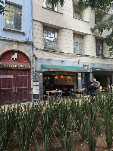 Traspaso Local Sobre Motolinía Con Licde Alcohol Y Más De 15 Años.