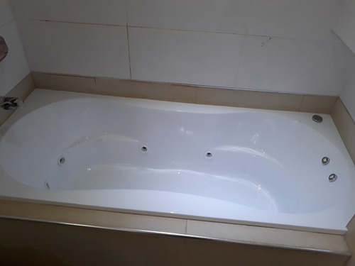 Imagen 3 de 10 de Enlozado De Bañeras Pulido Y Plastificado De Pisos