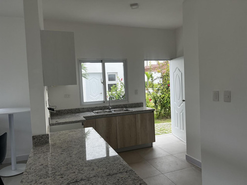 Casa En Venta En Vista Cana, Punta Cana, 130m2