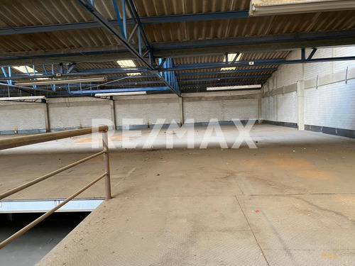 Bodega Comercial En Renta Calzada Arenal