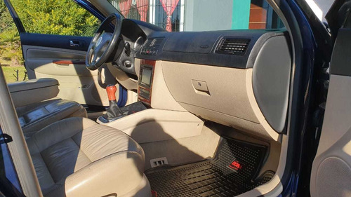 Imagen 6 de 11 de Volkswagen Bora 1.8 T Highline Cu 2005