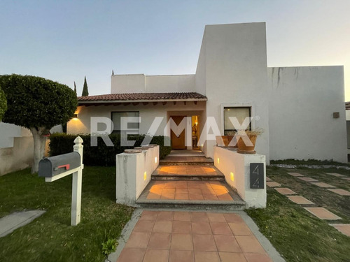 Casa En Renta En Privada En Hacienda De Los Cues En Villas Del Mesón En Una Planta