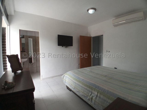 Juan Carlos González. Renta House Carabobo Vende Hermoso Townhouse Urb. Manantial Naguanagua Mls #23-30388 Rah/jcg.