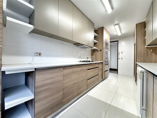Departamento En Venta De 4 Dorm. En Lo Barnechea