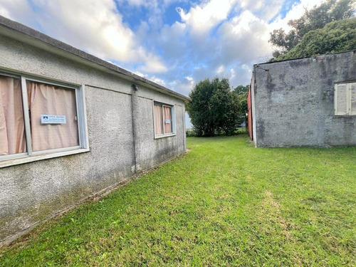 Venta Casa Sólida Con Amplio Terreno En Paso De La Arena, Padrón Único, 2 Dormitorios, Garage Varios Vehículos, Jardín, Fondo, Gran Potencial