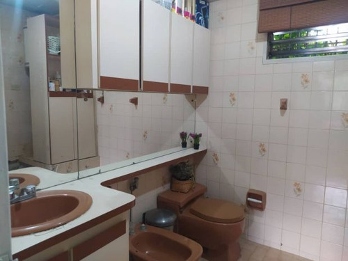 Se Vende Casa, Ubicada En La Urbanización El Marquez. Nc