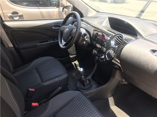 Toyota Etios 1.5 X Plus Sedan 16v Flex 4p Automático